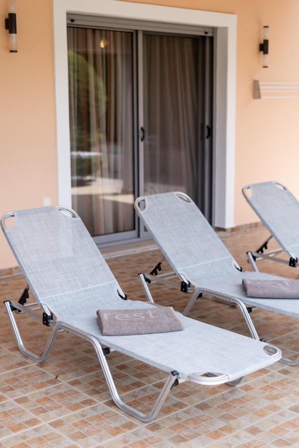 Villa Armonia Vouliagmeni Lake Exterior photo